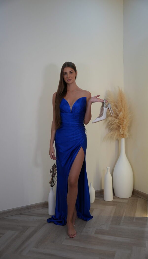 Model wearing a royal blue satin gown with sweetheart neckline, crystal hip embellishment, and thigh-high slit – Casa Reina Boutique